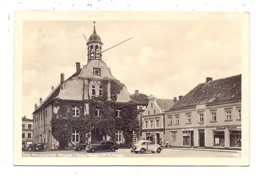 0-2220 WOLGAST, Markt mit Rathaus, Oldtimer, 1946