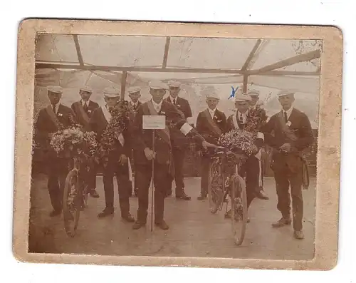 4990 LÜBBECKE - OBERMEHNEN, Radfahrerfest, Hartphoto, 11,8 x 8,8 cm, ca. 1900, Photograph: Monke - Lübbecke
