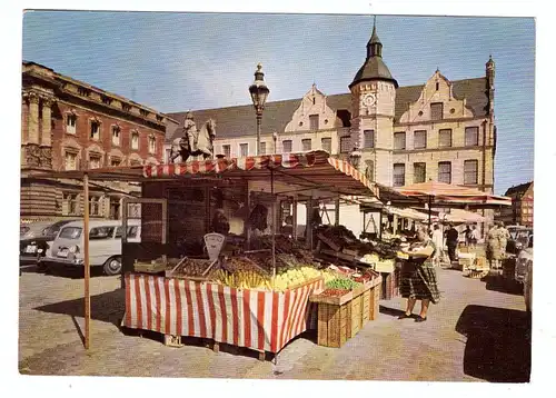 4000 DÜSSELDORF, Markt auf dem Rathausplatz