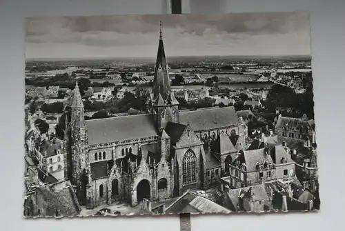 F 44350 GUERANDE, Vue airienne, Le collegiale Saint-Aubin