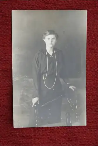 FRAUEN - Mode - Schmuck - Möbel - Photo