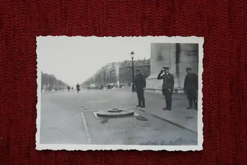 F 75000 PARIS, 2.Weltkrieg, Deutscher Offizier am Grab des unbekannten Soldaten - Photo 6 x 8,5 cm