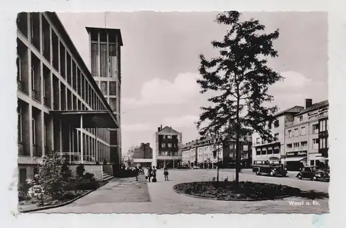 4230 WESEL, Rathaus, Strassenpartie, Omnibus, VW-Käfer, 1953