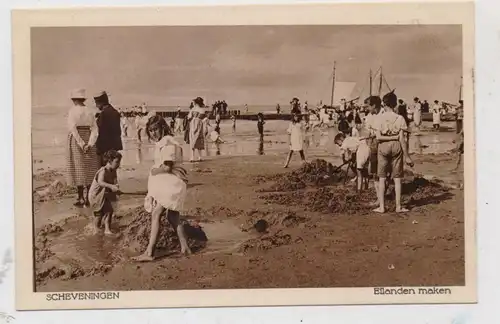 ZUID-HOLLAND - SCHEVENINGEN, Strand, Kinderen, "Eilanden maken", geanimeert, 1923