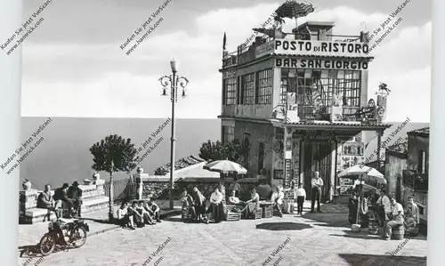 I 98030 CASTELMOLA, Posto di Ristoro, belebte Szene, Motorrad