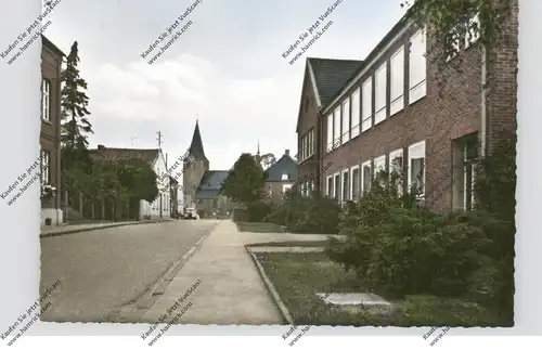 4055 NIEDERKRÜCHTEN, Dr. Lindemann - Strasse mit Schule und Kirche