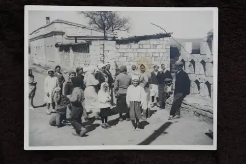 UKRAINE - Photo 11,5 x 8,5 cm, "Sonntagmorgen in Skasiew-Fontan bei Kertsch", wahrscheinlich 2.Weltkrieg
