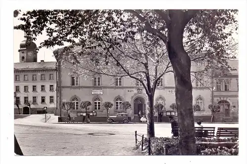 0-6556 TANNA, Markt mit Rathaus, 1959, Oldtimer