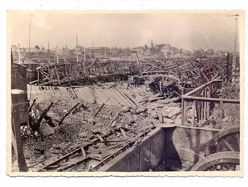 F 35000 RENNES, 2.Weltkrieg, Explosion eines Munitionszuges am Bahnhof Rennes, 5 Original-Photos, 18 x 12,5 cm