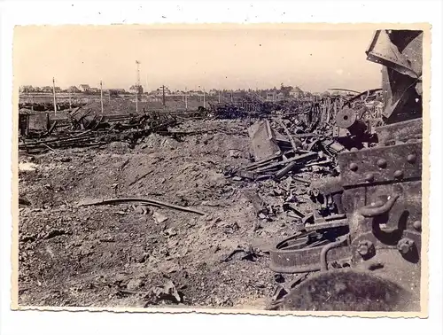 F 35000 RENNES, 2.Weltkrieg, Explosion eines Munitionszuges am Bahnhof Rennes, 5 Original-Photos, 18 x 12,5 cm