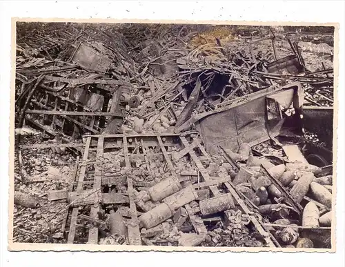 F 35000 RENNES, 2.Weltkrieg, Explosion eines Munitionszuges am Bahnhof Rennes, 5 Original-Photos, 18 x 12,5 cm