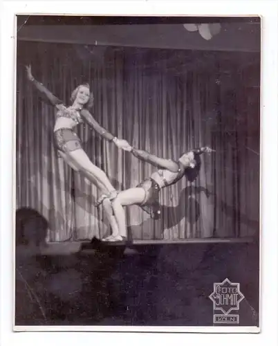 CIRCUS / VARIETE - 3 REULINIS, Widmung, 1946