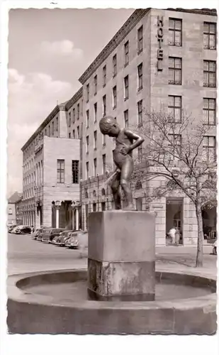4100 DUISBURG, Duisburger Hof mit Brunnen, 1958, Oldtimer
