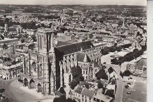 F 02200 SOISSONS, La Cathedrale, Vue airienne