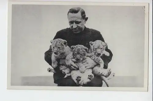 ZIRCUS - CIRCUS, Kapitän Alfred Schneider mit 3 seiner Jüngsten Löwen