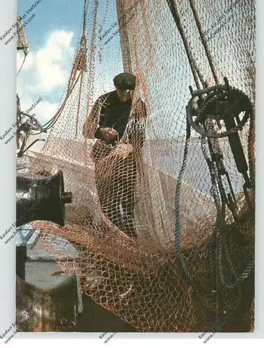 FISCHEREI - Krabbenfischer beim Netzeflicken