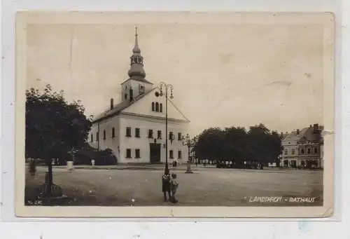 BÖHMEN & MÄHREN - LANDSKRON / LANSKROUN, Rathaus und Umgebung, 1933, kl Einriss und Eckkncik