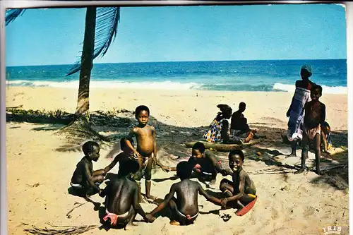 SENEGAL, Children at the beach