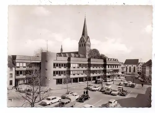 4152 KEMPEN, Rathaus mit Marktplatz, VW - Käfer, VW Transporter