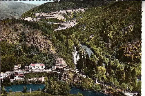 F 63390 CHATEAUNEUF LES BAINS, Vue airienne, CIM-Macon