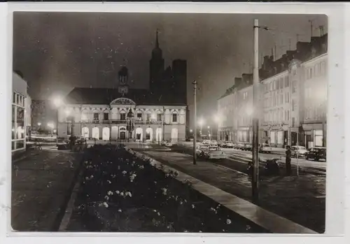 0-3000 MAGDEBURG, Blick zum Rathaus bei Nacht, Trabis