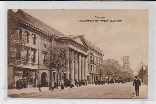 0-4500 DESSAU, Kavalierstrasse mit Herzogl. Hoftheater, belebte Szene, 1918