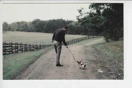 POLITIK - Ronald Reagan mit Hund kurz vor der Wahl 1980