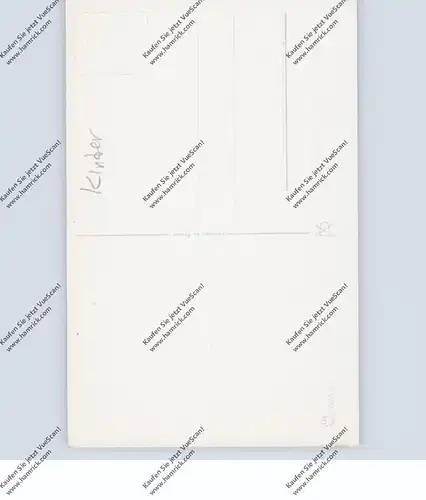 KINDER - Mädchen mit Blumen