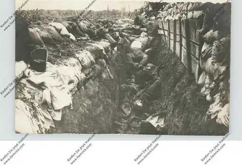 F 59249 FROMELLES, 1.Weltkrieg, 1916, gefallene Soldaten im Schützengraben, Photo-AK