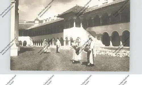 RO 447300 SUPUR - HUREZU MARE / NANTU, Siebenbürgen, Rumänische Bäuerinnen im Klosterhof