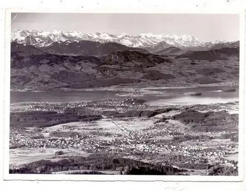 CH 8630 RÜTI ZH, Gesamtansicht mit Zürichsee