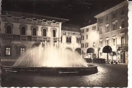 I 38068 ROVERETO, Piazza Rosmini al notte