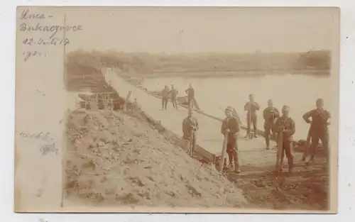 UKRAINE - BUKATSCHIWZI / BUKACZOWCE, 1. Weltkrieg, Bau einer Behelfsbrücke über den Swir, 12.07.1917, Photo-AK