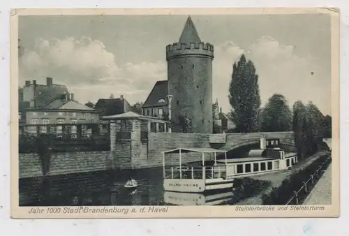 0-1800 BRANDENBURG, Steintorbrücke, Steintorturm, Personenschiff am Anleger, 1943