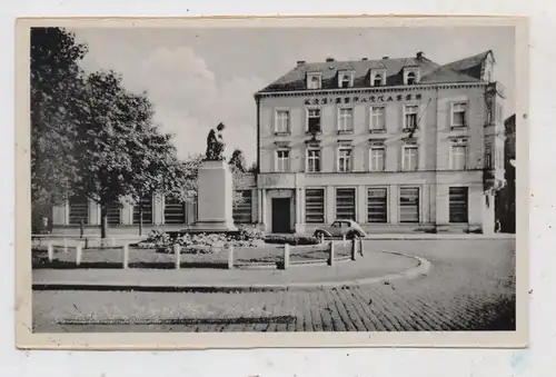 6630 SAARLOUIS / SAARLAUTERN, Dreissigerdenkmal und Kreissparkasse, Oldtimer, Verlag Hartmann - Mann heim