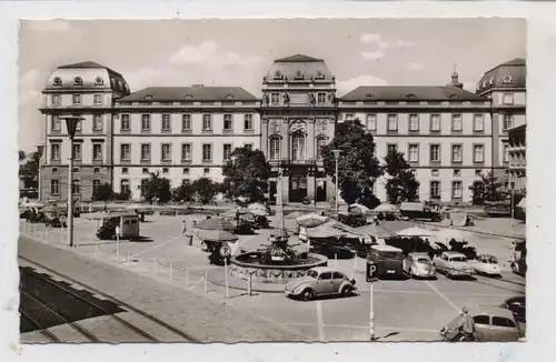 6100 DARMSTADT, Blick auf das Schloß, Markt, VW-Käfer, BMW ISETTA...