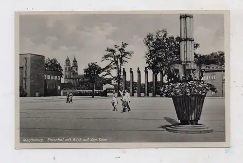 0-3000 MAGDEBURG, Ehrenhof, Blick auf den Dom