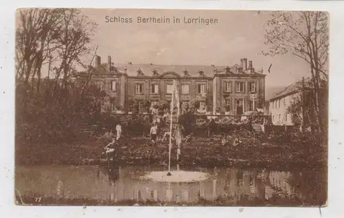 F 57050 LORRY-LES-METZ / LORRINGEN, Schloß Berthelin, deutsche Soldaten am Teich, 1917, deutsche Feldpost