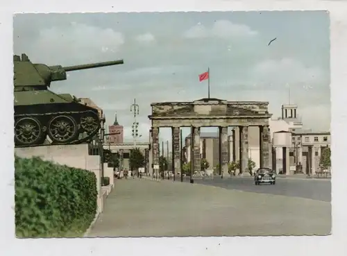 1000 BERLIN, Brandenburger Tor mit russischer Fahne, Panzer am Russischen Ehrenmal