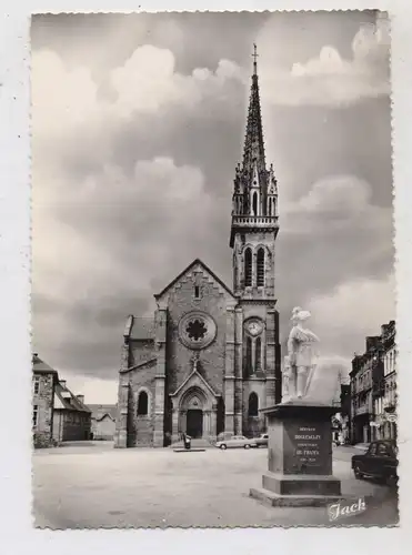 F 22250 BROONS, l'Eglise & Statue Duguesclin, Oldtimer