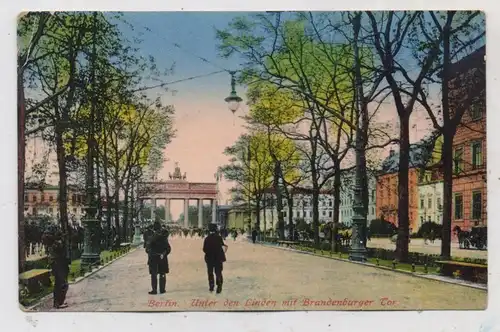 1000 BERLIN, Unter den Linden, Brandenburger Tor, Droschken, belebte Szene, 1916, kl. Druckstelle