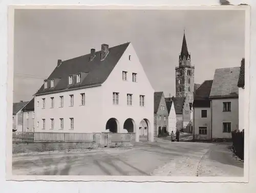 8430 NEUMARKT / Oberpfalz, Blick in die Hallertorstrasse, im Vordergrund Innungskrankenkasse, Photo 17,5 v 12,7 cm