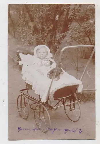 KINDER - Baby im Kinderwagen mit Teddybär, Photo-AK, Landau / Pram, 1913