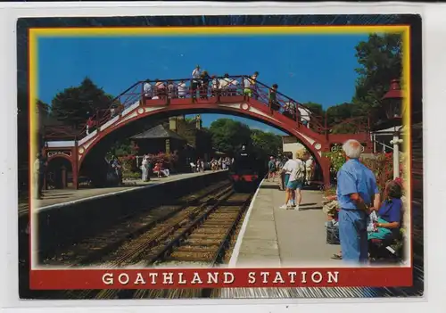 EISENBAHN  / Railway, Bahnhof / Station Goathland mit Zug