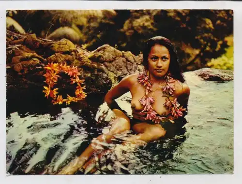 TAHITI - Vahine bathing