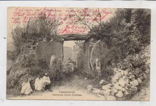 MADAGASCAR - TANANARIVE, Ancienne Porte Fortifiee, 1915