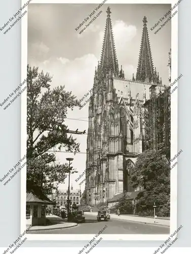 5000 KÖLN, Domkloster am Kölner Dom (eingerüstet), Einbahnstrasse, Taxen, ungewöhnliche Ansicht, 1944 befördert