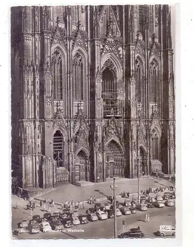 5000 KÖLN, Kölner Dom, Westportal, noch gut erkennbare Schäden aus dem 2.Weltkrieg, Oldtimer