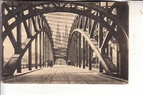 5000 KÖLN, Blick durch die Hohenzollernbrücke, Droschken