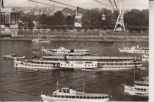 5000 KÖLN - MÜLHEIM, Gottestracht an der Rheinseilbahn